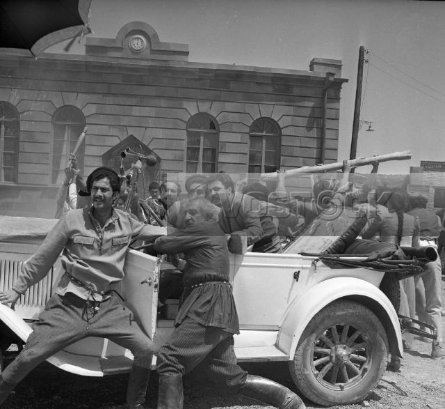 Автомобиль на крыше (1980)