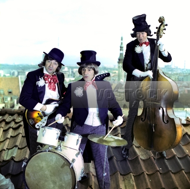 Автомобиль, скрипка и собака Клякса (1974)