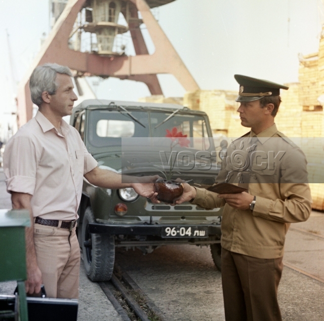 Бармен из "Золотого якоря" (1986)