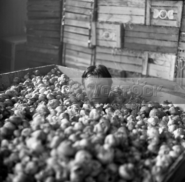 Блондинка за углом (1984)