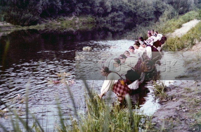 И в звуках память отзовется (1986)