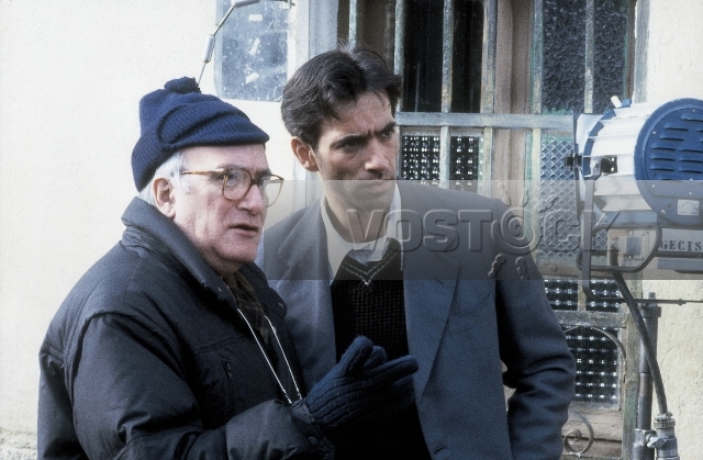 Луте: Он передвигается или взрывается (1987)