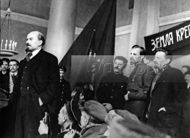 В дни Октября (1958)