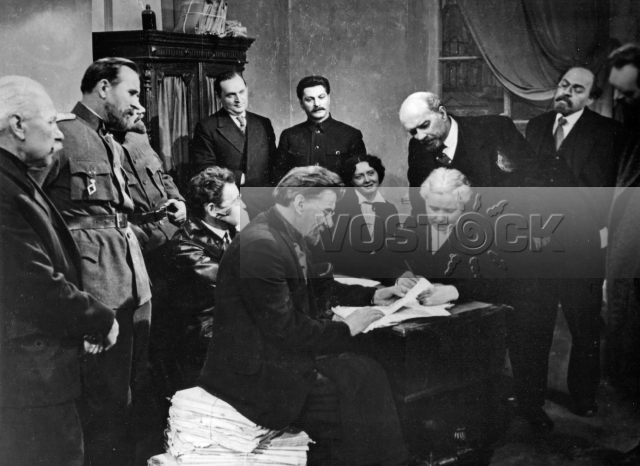 В дни Октября (1958)