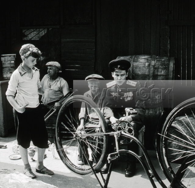 В последнюю очередь (1981)