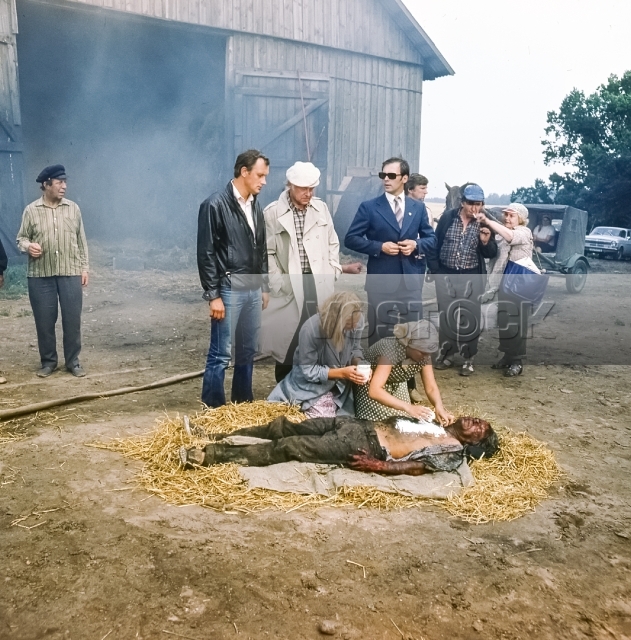 В заросшую канаву легко падать (1986)