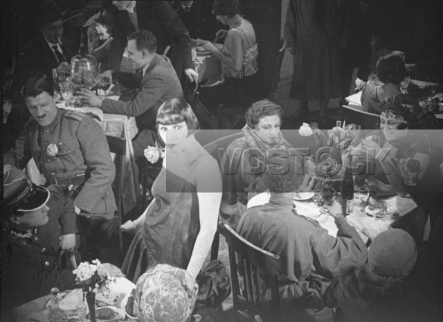 Веселая канарейка (1929)