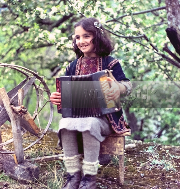 Весна проходит (1983)