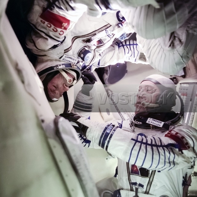 Возвращение с орбиты (1983)