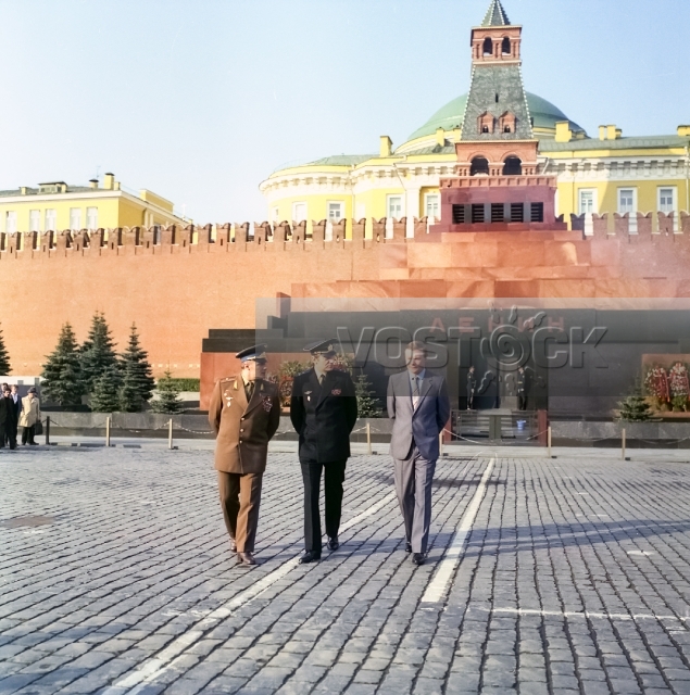 Возвращение с орбиты (1983)